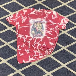 New custom Dolly bleach t-shirt